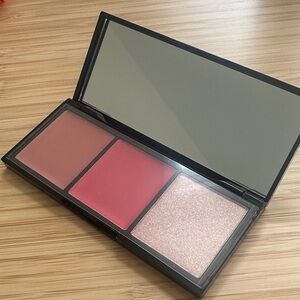 Laura Geller multi-use pallet (free with purchase!)